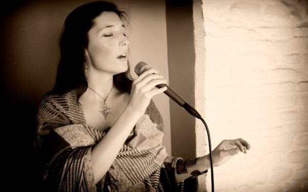 Milda Arčikauskaitė: sukelti stiprų įspūdį galima ir muzikuojant tyliai! (interviu)