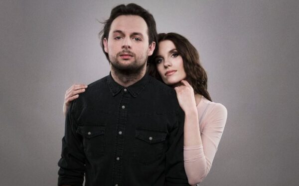 „Sisters On Wire“ pristato dainą „You&I“: „Tai lyriškas dialogas apie jausmus“