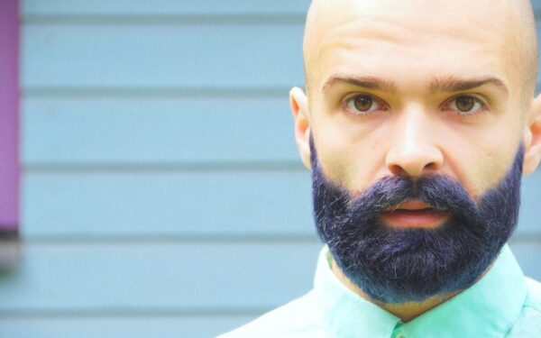 Choreografas Šarūnas Kirdeikis barzdą nusidažė neįprasta spalva