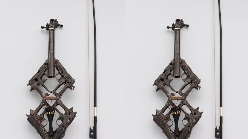 „ArtVilnius‘15” – iš šaunamųjų ginklų sukurto smuiko melodijos