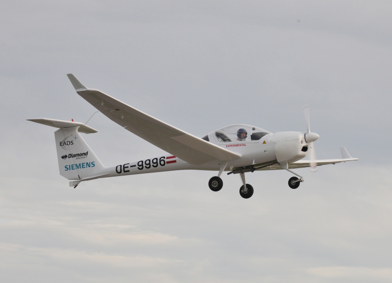 DA36 E-Star – pirmasis pasaulyje serijinis hibridinis elektra varomas lėktuvas (Video