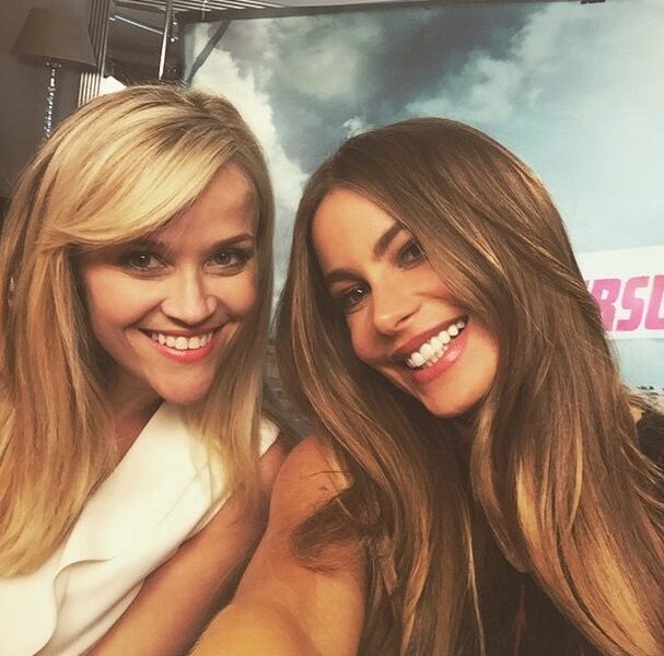 Komedijos „Karštos gaudynės“ duetas – Sofia Vergara ir Reese Witherspoon – karščiausia „Instagram“ porelė
