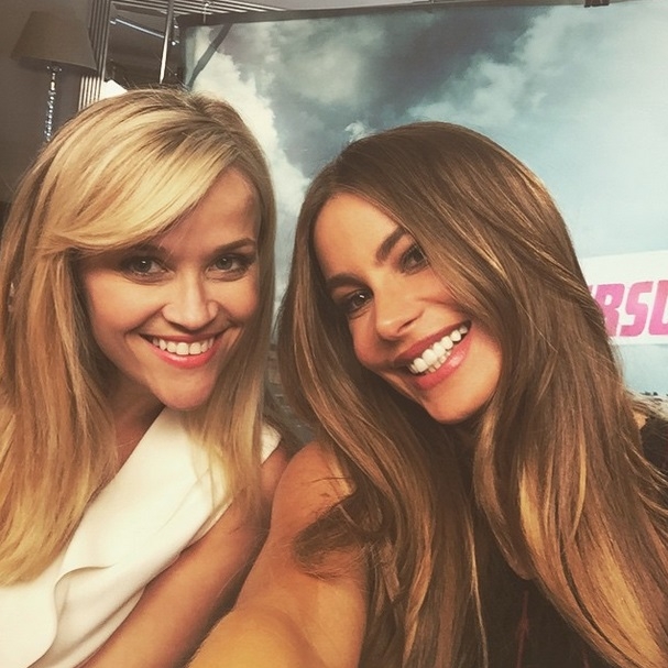 Komedijos „Karštos gaudynės“ duetas – Sofia Vergara ir Reese Witherspoon – karščiausia „Instagram“ porelė
