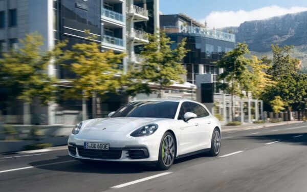 Pasaulinė premjera: „Porsche Panamera“ gamą papildys „Sport Turismo“ versija