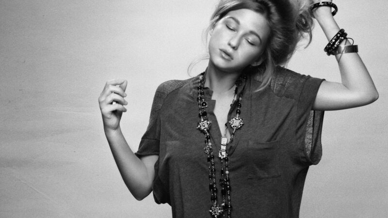 „Tamsta festivalyje“ koncertuosianti Selah Sue: „Mėgstu festivalių atmosferą, gerą orą, minios energiją“ (interviu)