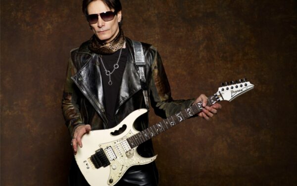Spalį Lietuvoje koncertuos vienas geriausių gitaros virtuozų pasaulyje Steve Vai