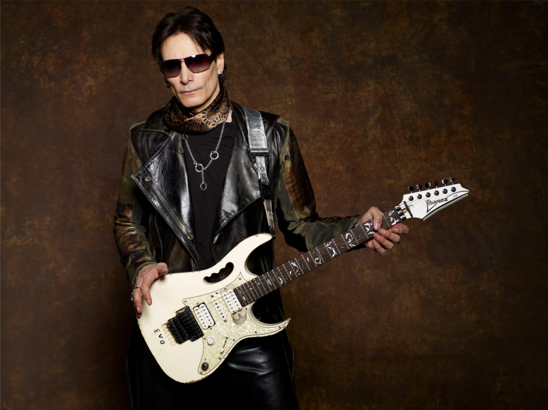 Spalį Lietuvoje koncertuos vienas geriausių gitaros virtuozų pasaulyje Steve Vai