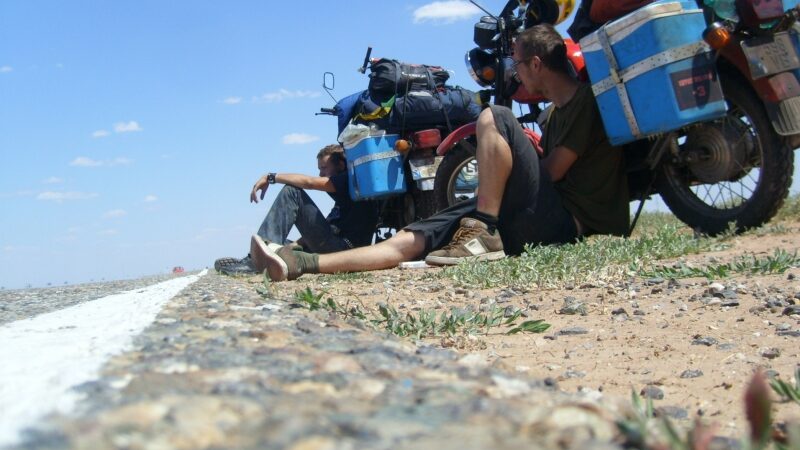 Centrinę Aziją įveikė motociklais (foto)