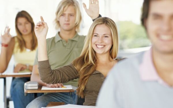 Abiturientai raginami nesivaikyti „mados“ ir egzaminus rinktis atsakingai