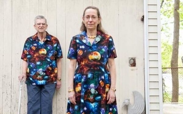 Pora jau 35 metus rengiasi suderintais drabužiais (foto)