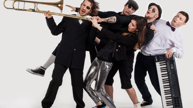 Scenos chuliganai „Kitas Kampas“ ir „Suicide DJs“ apsijungia