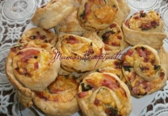 Suktinukai su kumpiu, sūriu ir špinatais