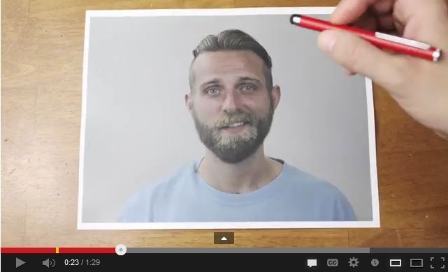 Magiškas pieštukas: vaikinas akimirksniu keičia savo įvaizdį (video)