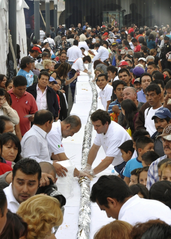 Meksikoje pagamintas 50 metrų ilgio tradicinis patiekalas tako