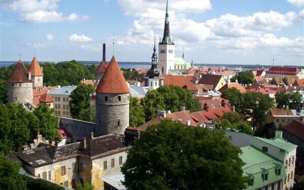 Taline butų kainos smunka antrą mėnesį iš eilės