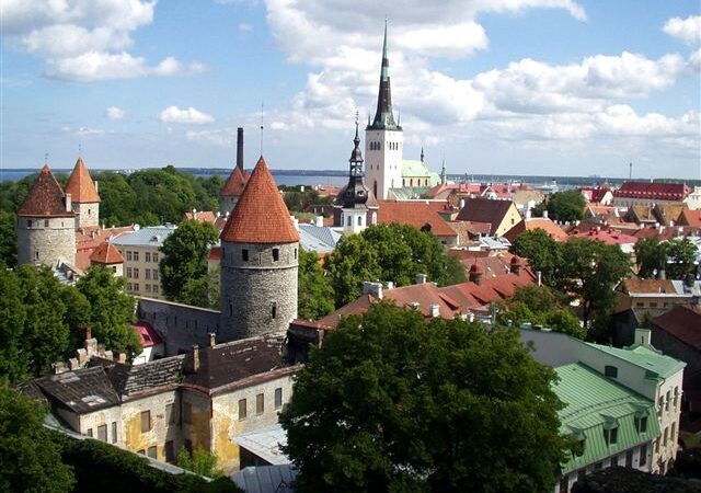 Taline butų kainos smunka antrą mėnesį iš eilės
