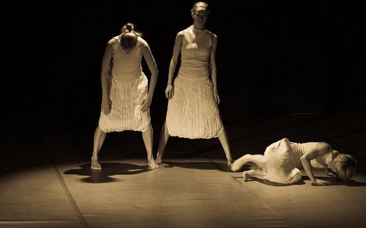 Šokio spektaklis TAMSIOJI PUSĖ vėl kviečia pamąstymams apie sielos spalvas