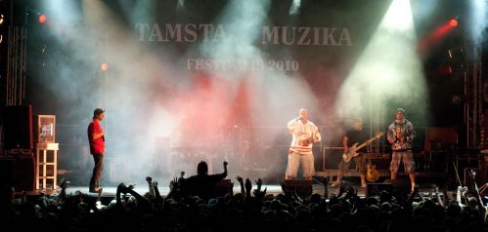 Varėnos tvenkinio saloje startuoja festivalis „Tamsta muzika“