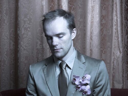 „Mados infekcija“ – gerbėjai iš užsienio, tradicinis laikraštis ir gėlėtas podiumas