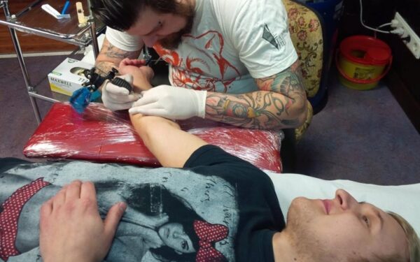 „Colours of Bubbles“ muzikantai išsitatuiravo debiutinio albumo pavadinimą