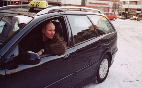 Kino pusryčiuose – niūri, skaudi ir magiškai tikroviška istorija iš Suomijos (video)