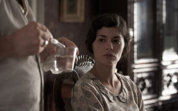 Kuklioji Audrey Tautou nepasidrovėjo fotografams pasirodyti be liemenėlės