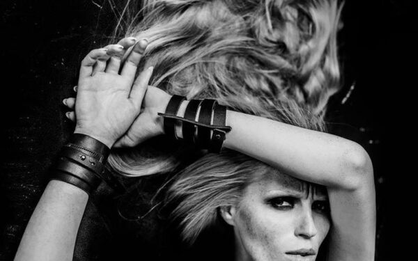 Aksesuarų kūrėjai „The Dark“: „Juoda spalva skirta ryškioms asmenybėms“