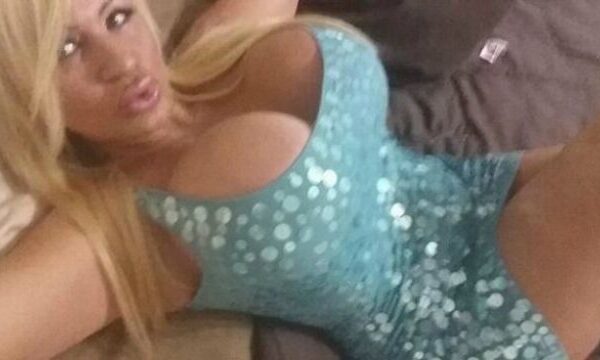 „Maži“ norai: daugiavaikė mama svajoja apie didžiausias pasaulyje (ir tamsoje šviečiančias) krūtis!