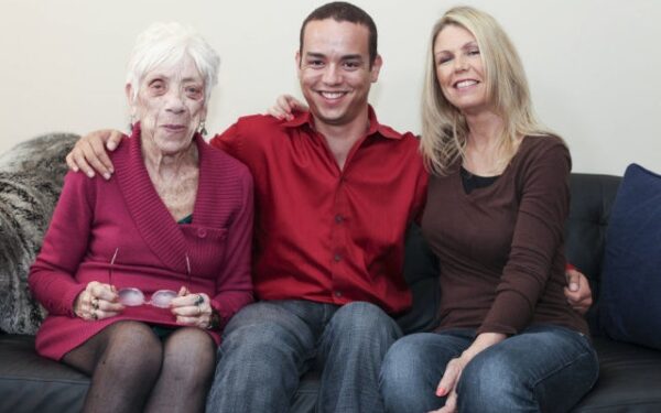 Vaikinas, kuriam patinka „merginos“ virš 90-ies (foto, video)