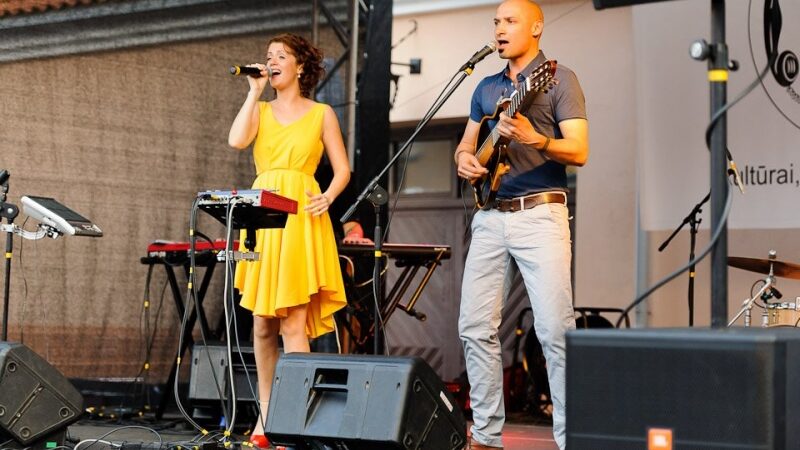 „Ryšių kiemelyje  837“ – nutrūktgalviškas retro ketvirtadienis su „The Ball & Chain“