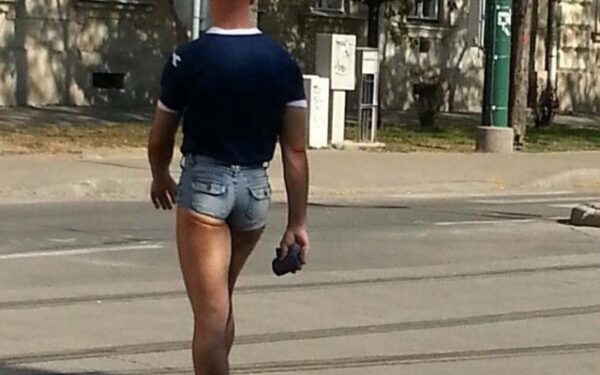 Nauja kietų rajono vyrukų mada? (foto)