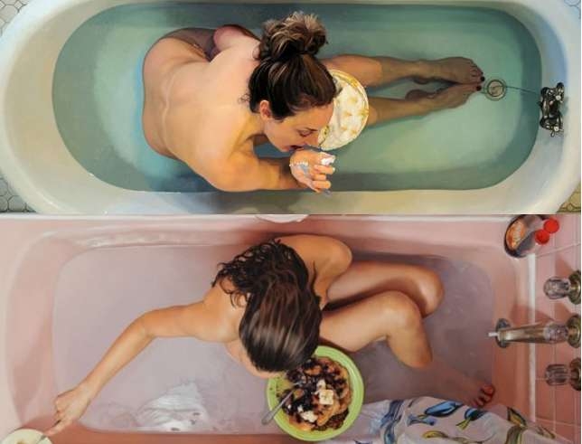 Moters pabuvimas su savimi ir maistu vonioje (foto)