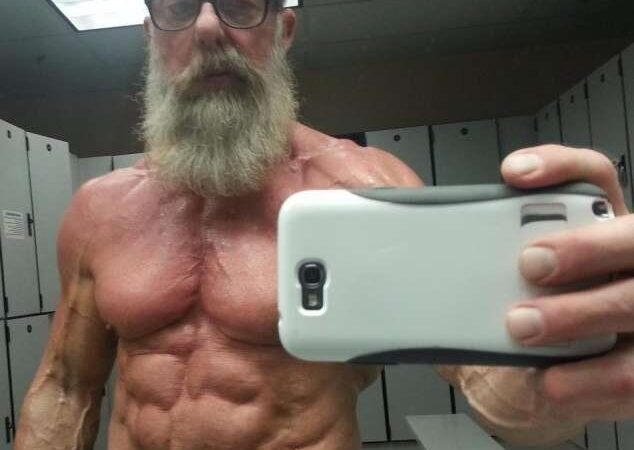 60-metis vyriškis savo raumeningo kūno nuotrauka pribloškė internautus