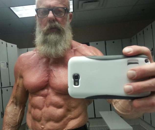 60-metis vyriškis savo raumeningo kūno nuotrauka pribloškė internautus