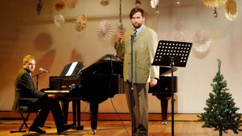 „Golden Parazyth“ kviečia kalėdoti Vilniaus traukinių stoties perone