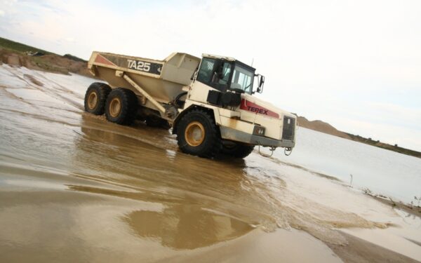 Išbandyta konsultanto. Pasivažinėjimas karjerų monstru „Terex“