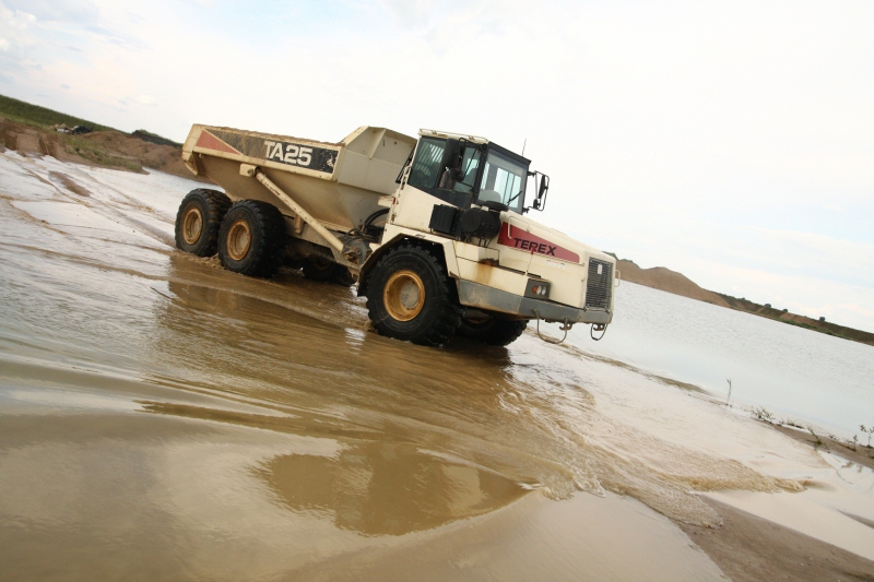 Išbandyta konsultanto. Pasivažinėjimas karjerų monstru „Terex“