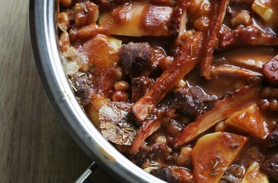 Sekmadienio receptas – dieviškas jautienos troškinys su bulvytėmis