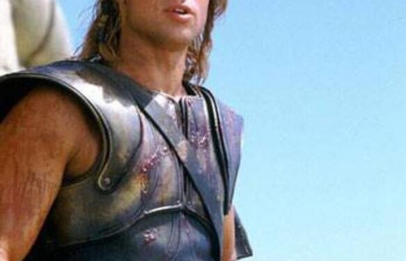 Nesusipratimai kine: lėktuvai virš Trojos, policininkai, nemokantys naudotis ginklais ir kt.