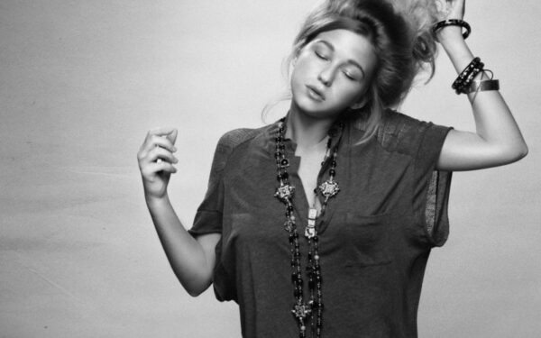 Prie festivalio „Tamsta muzika 2013“ prisideda alikėja iš Belgijos – Selah Sue