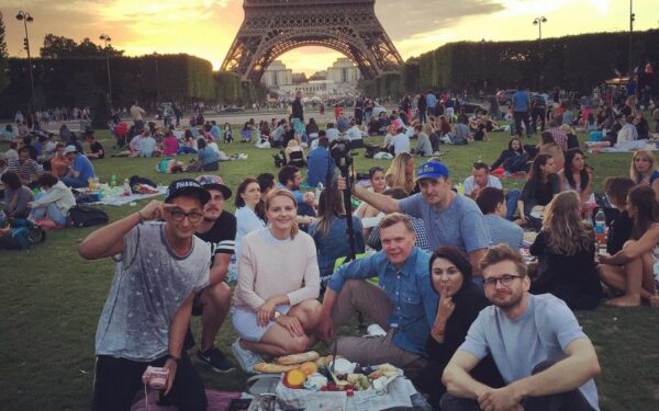 Į Paryžių išvykusiam M. Stasiuliui žadą atėmė žmonos staigmena