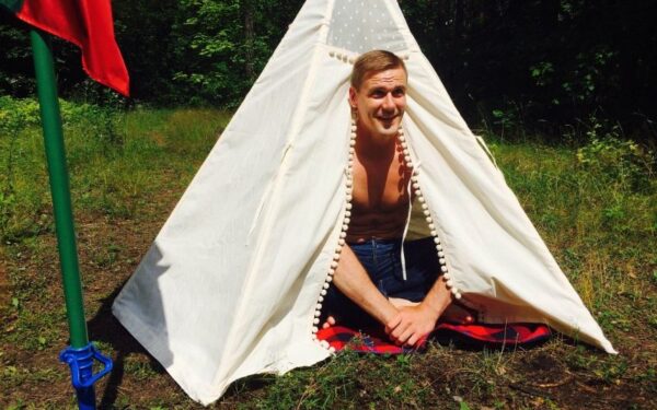 Laukdami kontrolinių kovų, krepšininkai laiką leidžia ir golfo aikštyne, ir vigvame