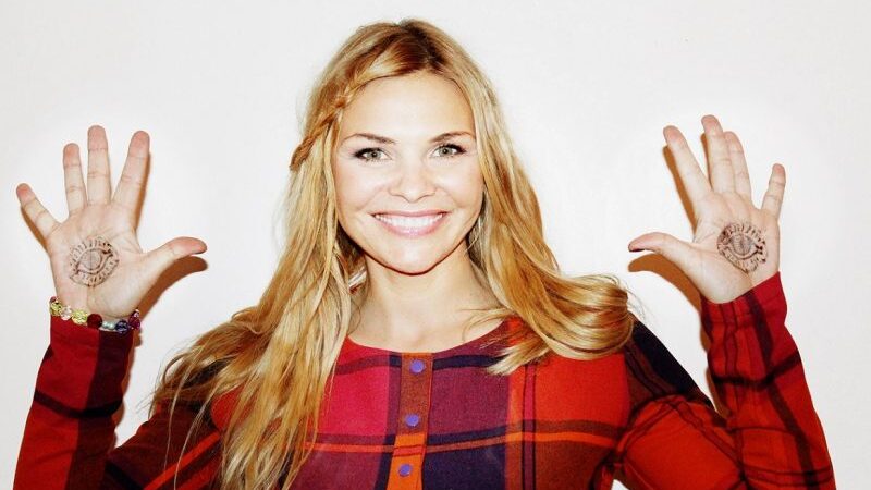 Socialinį verslą plėtojanti jauna mergina jau spėjo padėti šimtams vaikų