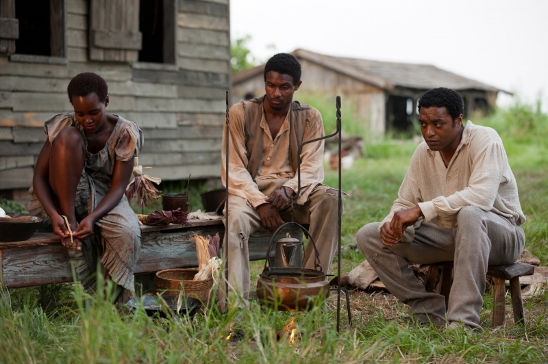 Kino pusryčiuose - „Auksiniu gaubliu“ įvertintas filmas „12 vergovės metų“