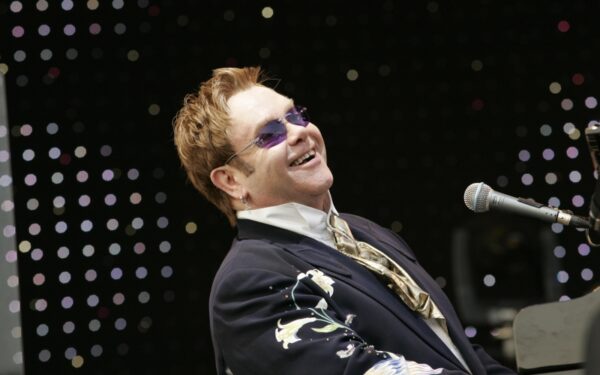Eltonas Johnas ir George‘as Michaelas užkasė karo kirvį
