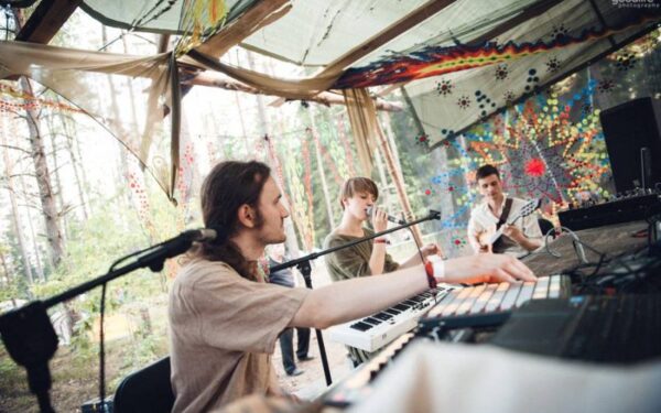 Muzikos terapija festivalyje „Masters of Calm“ – nuo elektronikos iki lietuviško folkloro