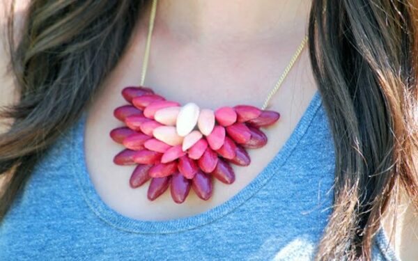 Pasidaryk pats – kaklo papuošalas iš pistacijų lukštų (foto)
