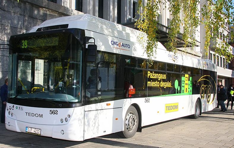 Kaune važinės dujomis varomas ekologiškas autobusas „Tedom"