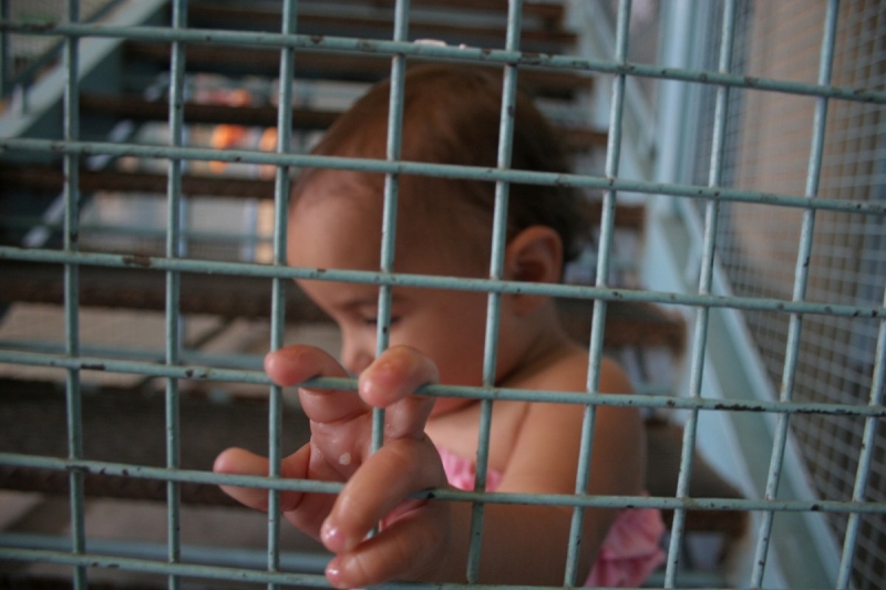Žiauri realybė: motinos skirtingų šalių kalėjimuose (foto)