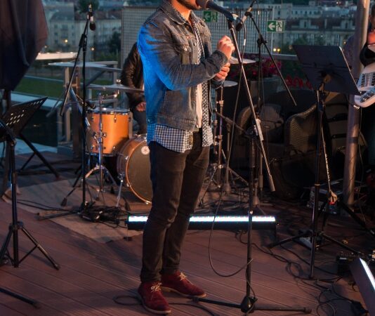 Muzikiniuose pusryčiuose – Vaidas Baumila ir jo nauja daina mylimai merginai